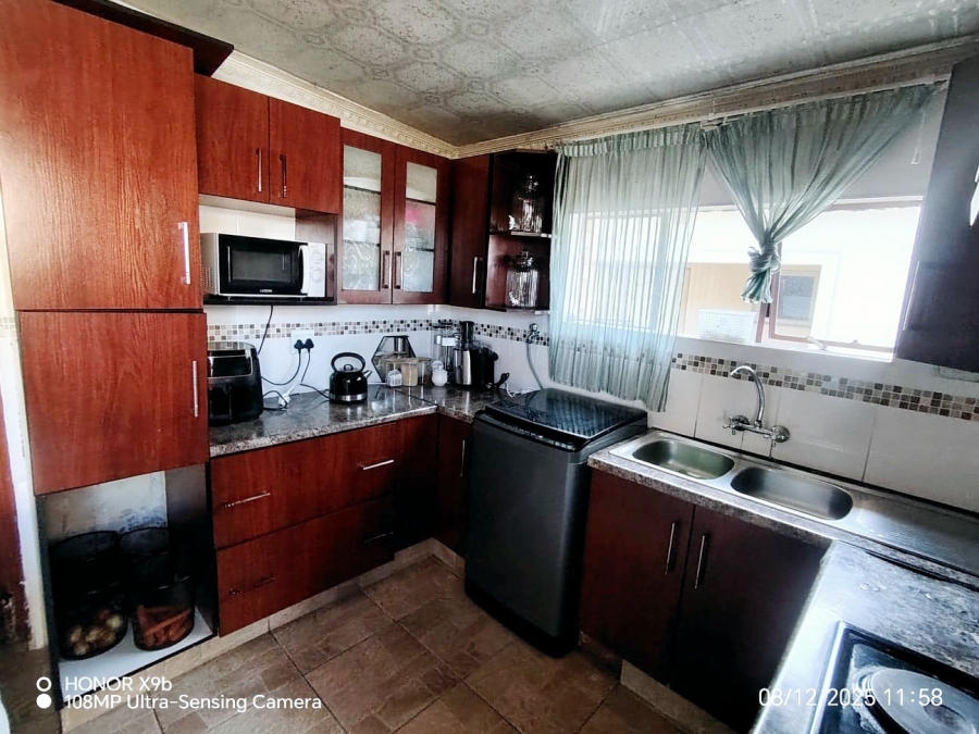 5 Bedroom Property for Sale in Mdantsane Nu 8 Eastern Cape